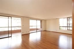 Departamento en arriendo en Las Condes — foto 1 de 8